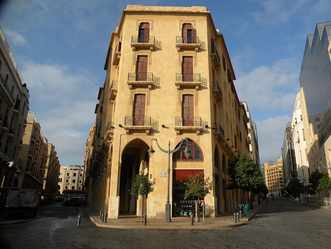 Beirut 32 Yellow Building At Nejmeh Square Place de L'Etoile 